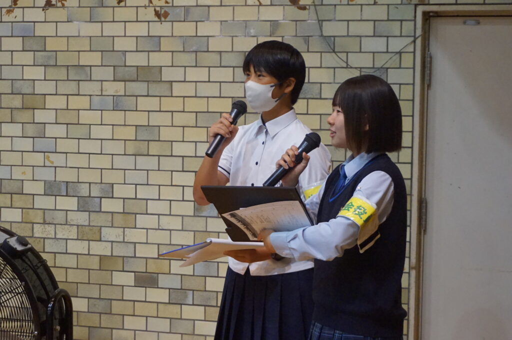 オープニングイベントの進行
