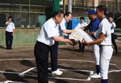 野志松山市長が激励に駆けつけてくださいました